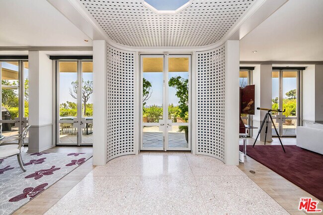 Foto del edificio - 9656 Lawlen Way