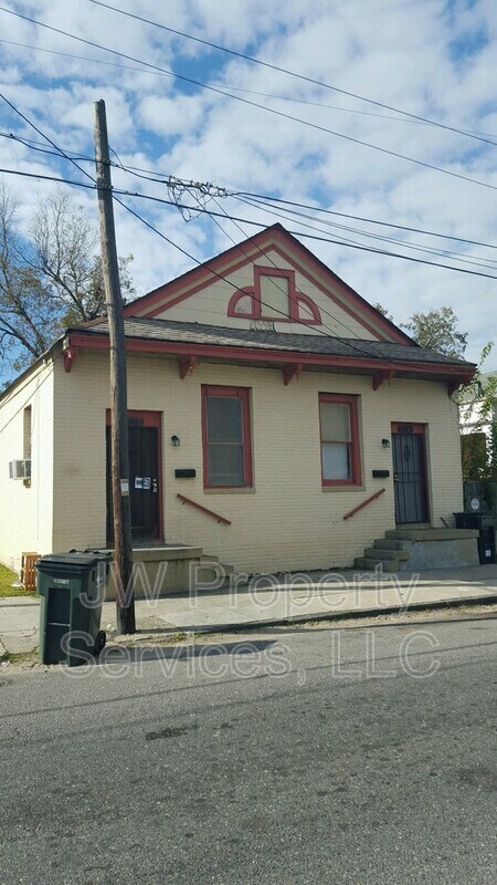 Foto del edificio - 2400 Dumaine St
