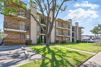 Building Photo - 9520 Royal Ln