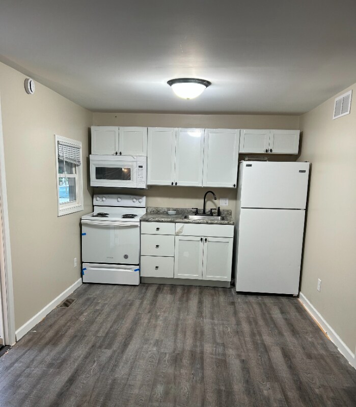 Primary Photo - 110 W Willow Dr