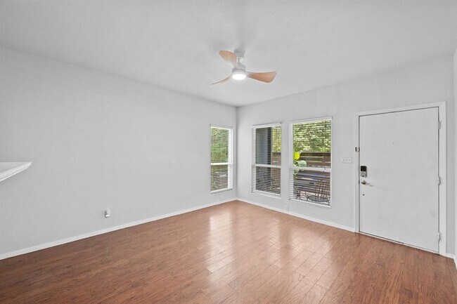 Foto del edificio - 1217 1/2 W 39th St