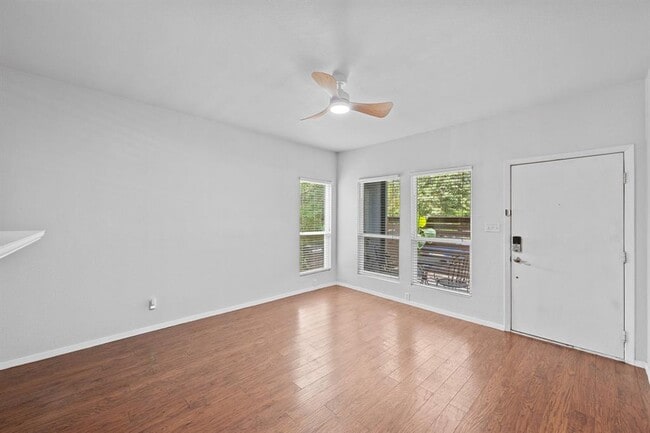 Building Photo - 1217 1/2 W 39th St