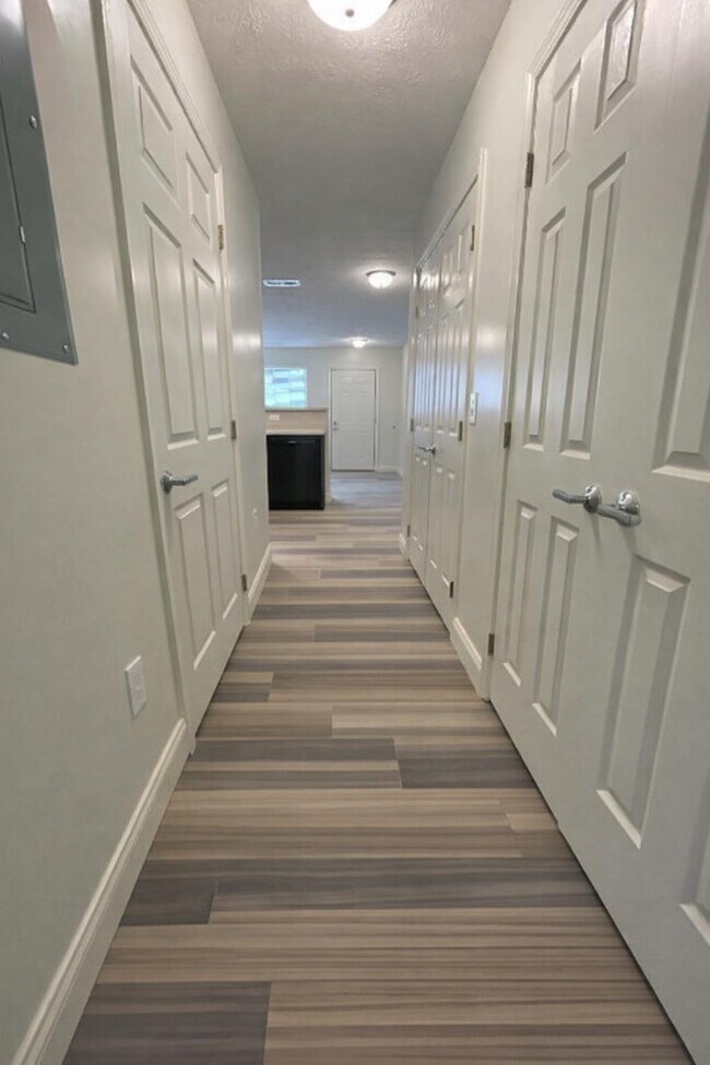 Foto del edificio - Gwen Gardens Apartments