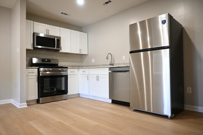 Foto del edificio - Swan Creek Apartments