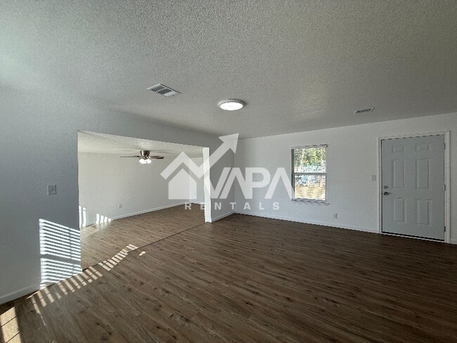 Foto del edificio - 143 Huxley Dr