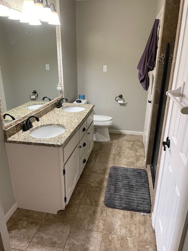 Foto del edificio - 6350 Ryan Cir