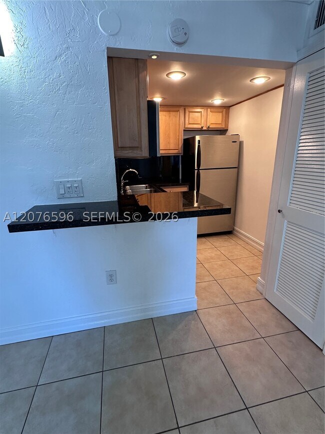 Building Photo - 8615 SW 68th Ct
