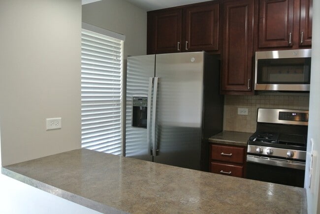 Building Photo - 118 Colonial Pkwy