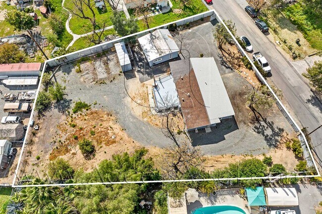 Building Photo - Spacious 3 Bed/2 Bath Home With Huge Yard ...