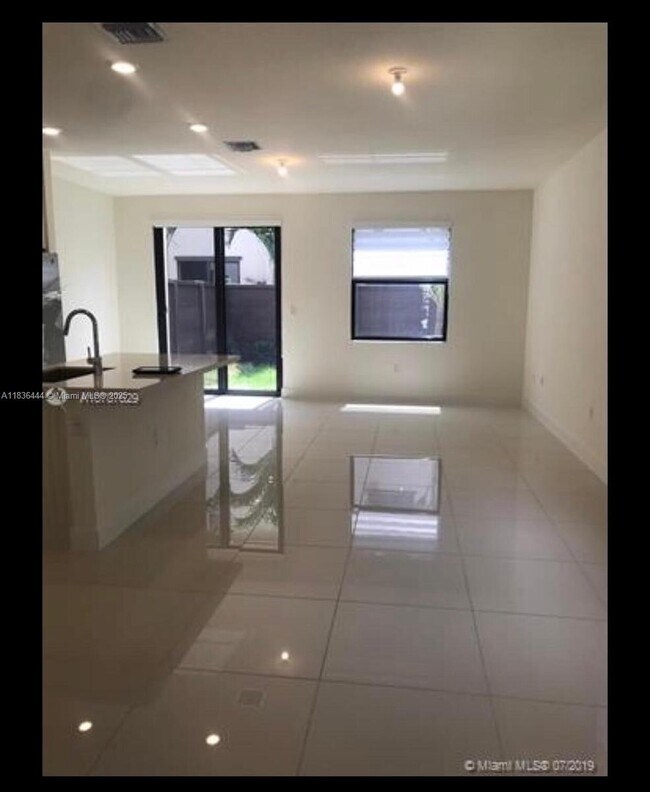 Foto del edificio - 15839 NW 91st Ct