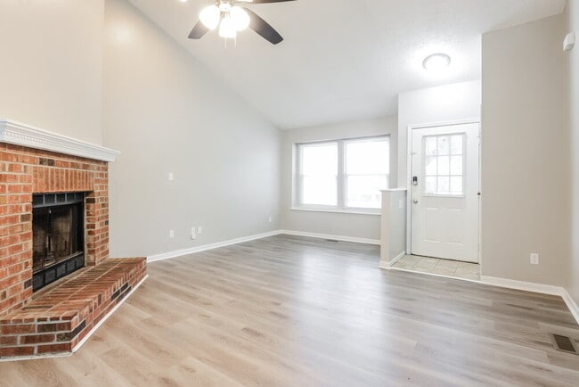 Building Photo - 5722 Pilgrim Dr