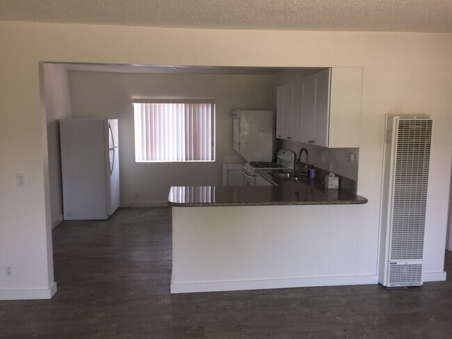 Foto del edificio - 46 Clubhouse Ave