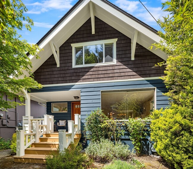 Photo - 806 N 59th St House