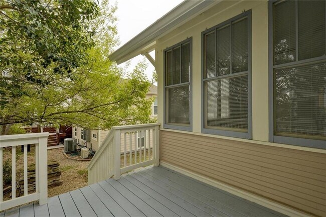 Photo - 601 Bellevue Pl Unit A Townhome