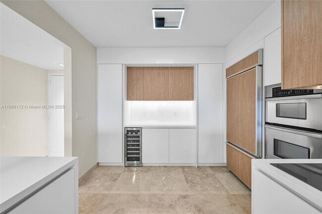 Building Photo - 1800 S Ocean Dr