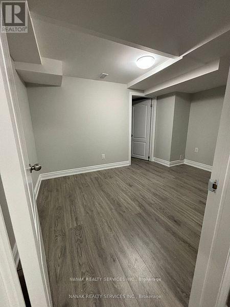 Building Photo - 583 Queen Mary Dr