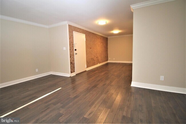 Building Photo - 6034 Westchester Park Dr Unit T1