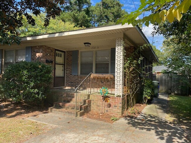 Building Photo - 1303 East 1st Street Duplex
