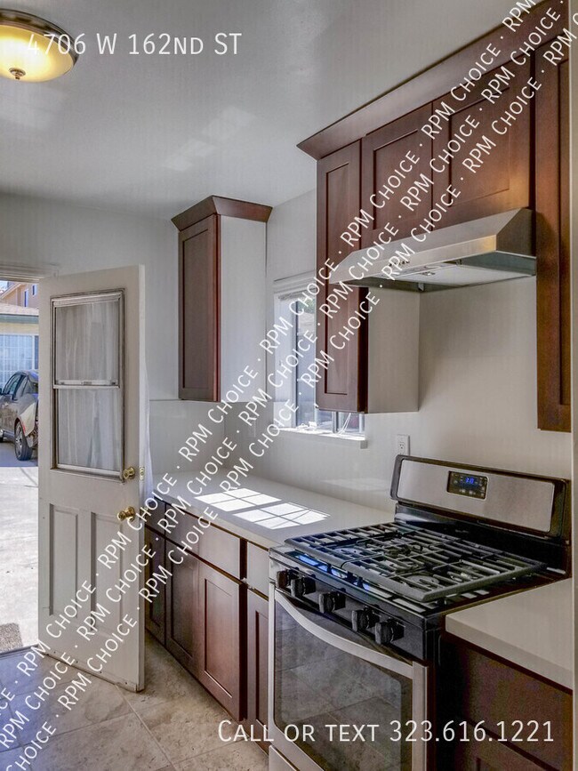 Foto del edificio - 4706 W 162nd St