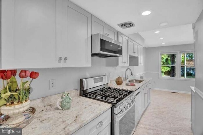 Foto del edificio - 14767 Darbydale Ave