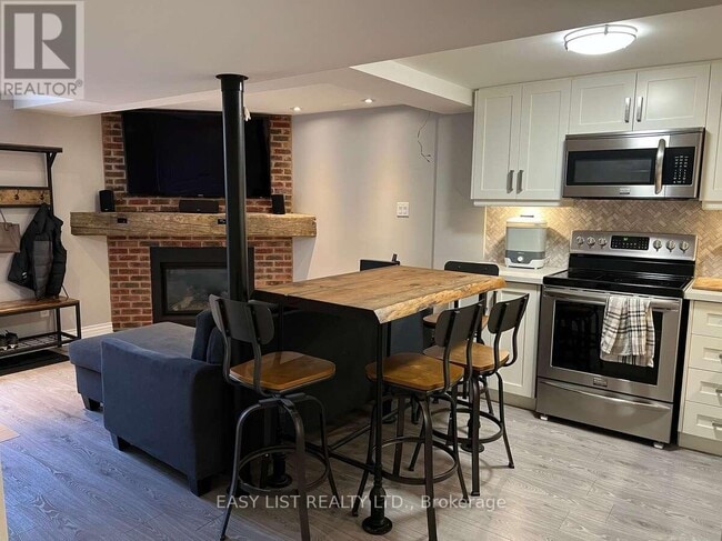 Building Photo - 23 Goodwood Ave