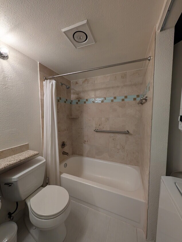 Foto principal - 6970 California Ave SW