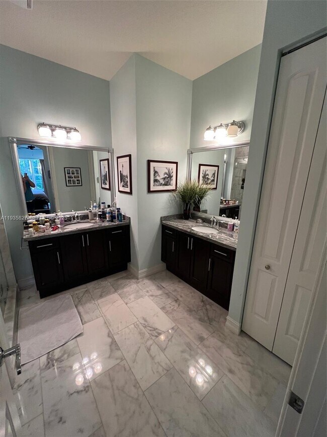 Foto del edificio - 184 W Bay Cedar Cir