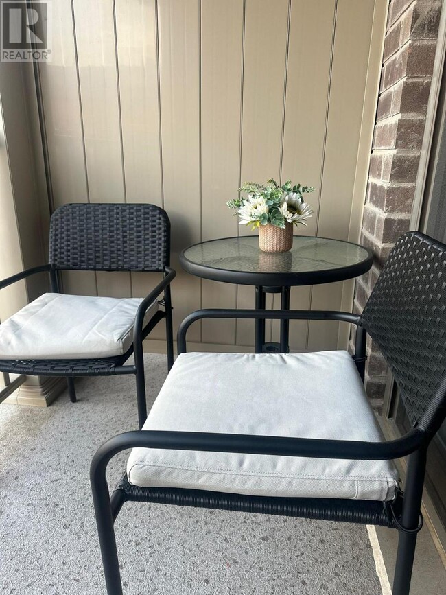 Building Photo - 19 Picardy Dr