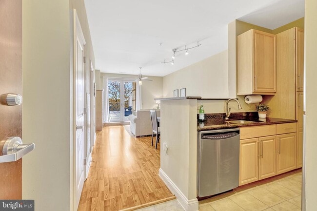 Building Photo - 11760 Sunrise Valley Dr