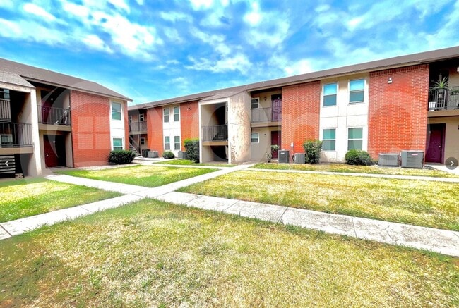 Building Photo - 410 Bryan St