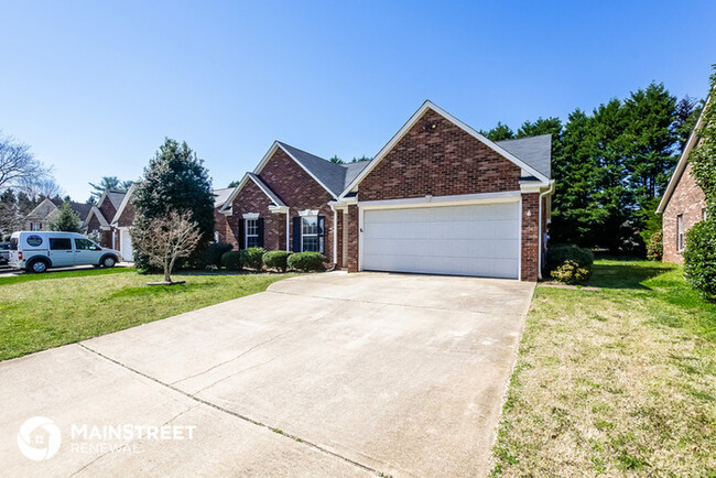 Building Photo - Your Dream Home Awaits!