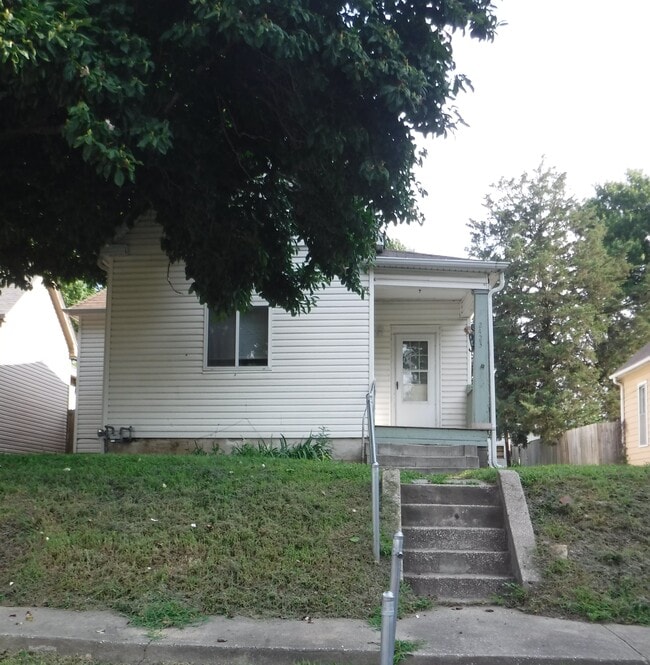 Building Photo - 2423 Jackson St