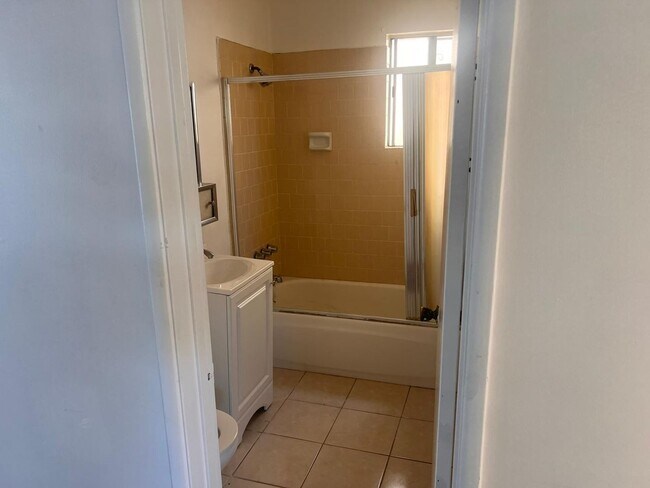 Foto del edificio - 4928 E 60th St
