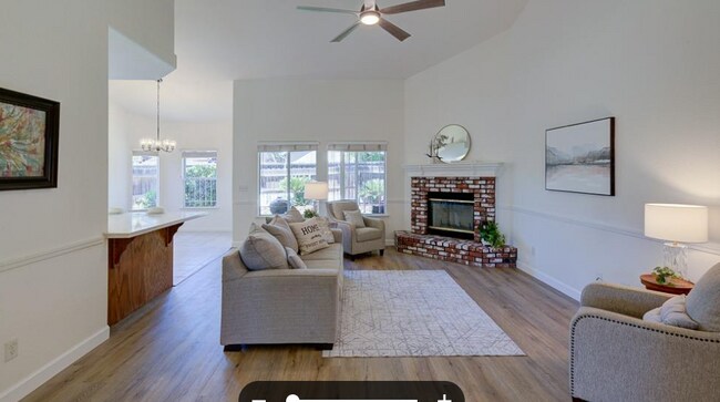 Foto del edificio - 2684 E Kelso Ave