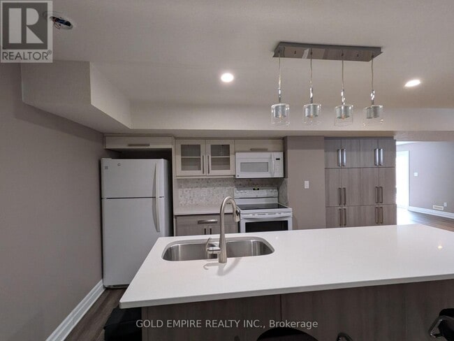 Building Photo - 747 Redtail Ct