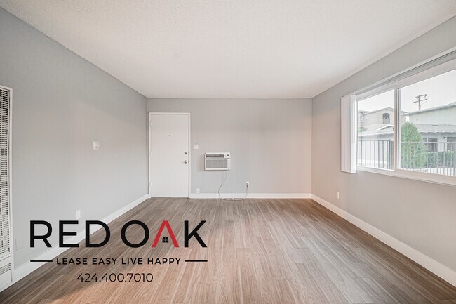 Foto del edificio - 690 S Riverside Ave