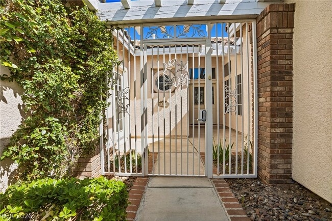 Building Photo - 2870 Deerwood Ct