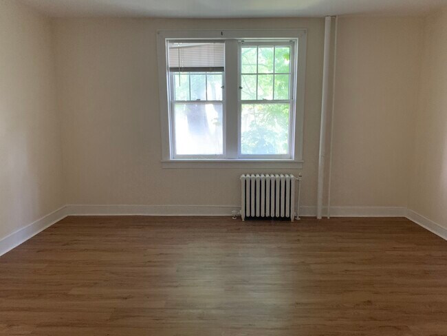 Building Photo - 357 Morris St