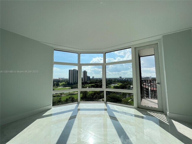Building Photo - 3375 N Country Club Dr