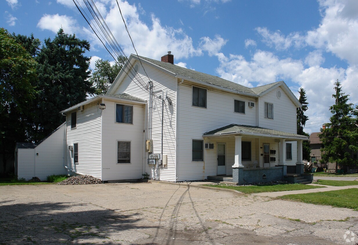 111 Brush St, Saint Johns, MI 48879 Apartments in Saint Johns, MI