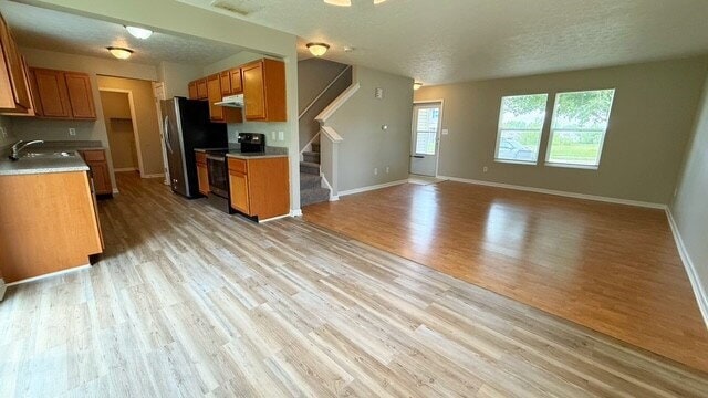 Building Photo - NORTH EAST/LAWRENCE 4 BEDROOM 2.5 BATH NEWER HOME AVAILABLE NOW!