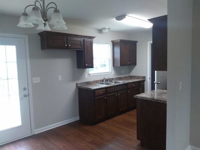 Building Photo - 2043 Leota St