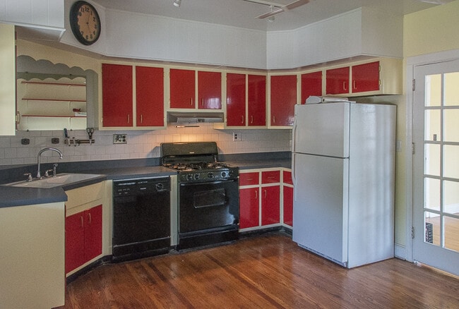 Kitchen - 401 Elrino St