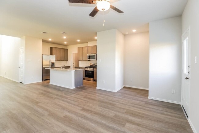 Building Photo - 5727 Daphne Dr