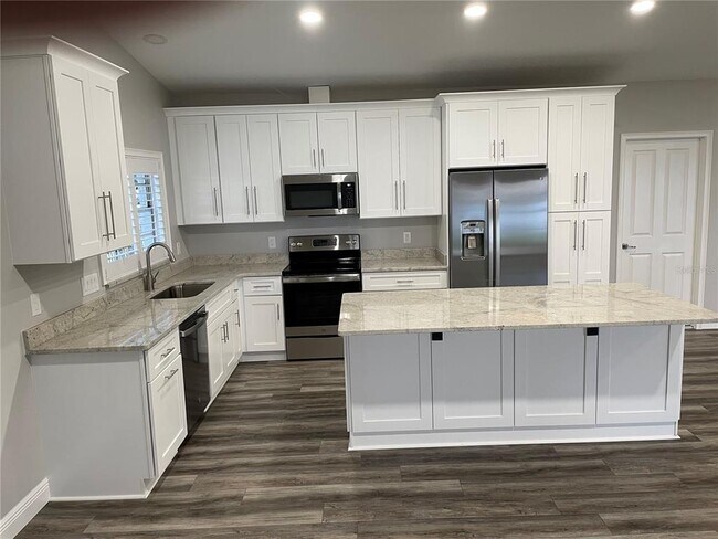 Building Photo - 6013 Linneal Beach Dr