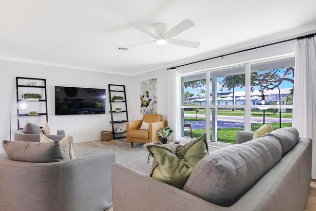 Building Photo - 328 Tequesta Dr