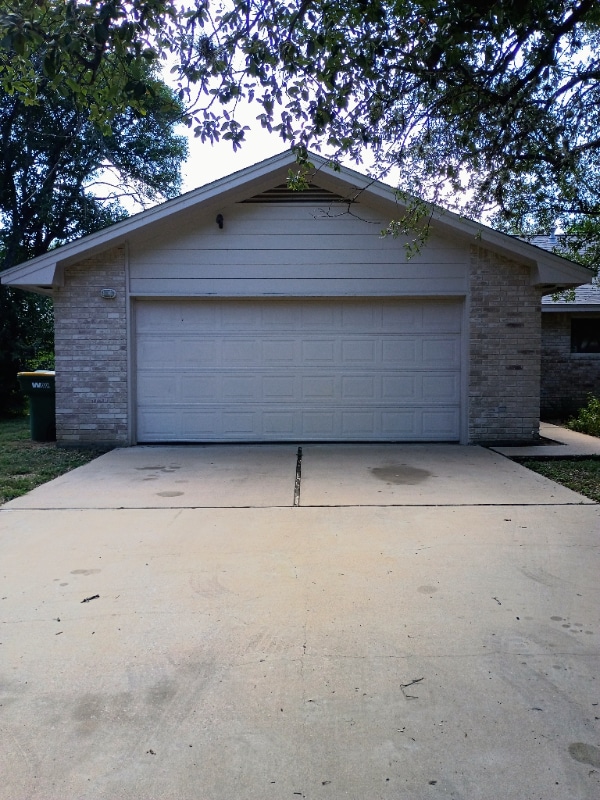 Building Photo - 1517 Northwood Dr