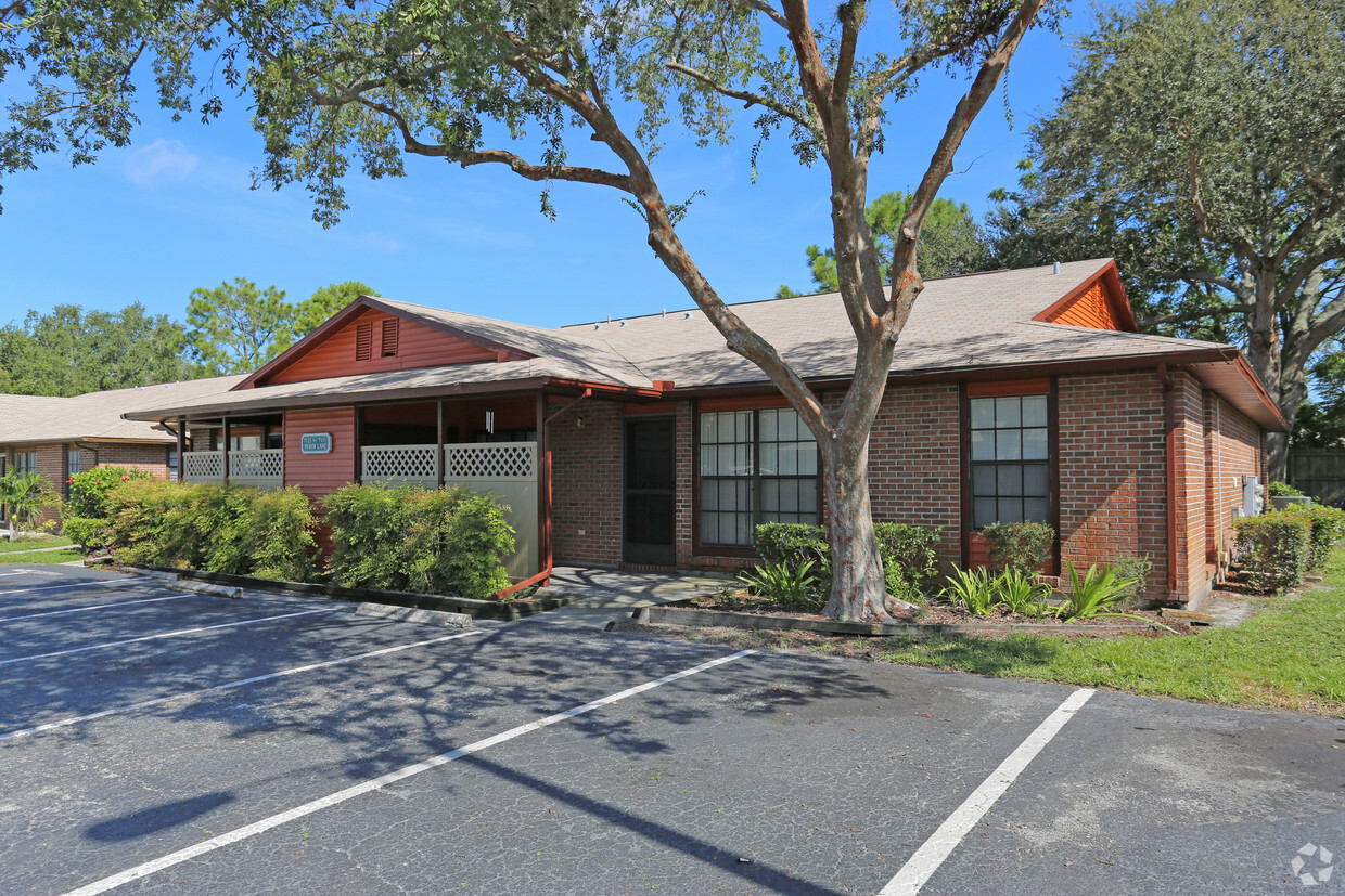 Primary Photo - Cottage Court Apartments