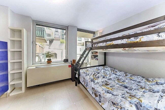 Building Photo - 311 Greenwich St