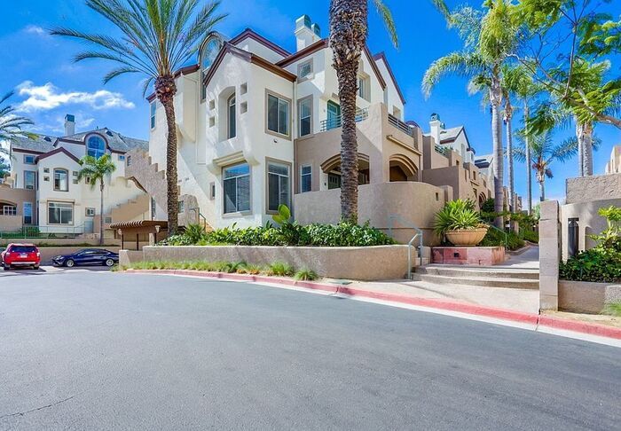 Foto principal - Desirable 2 Bedroom 2.5 Bathroom Townhome ...